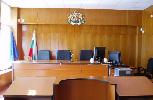 Глобиха шофьор, буйствал заради „паяк”