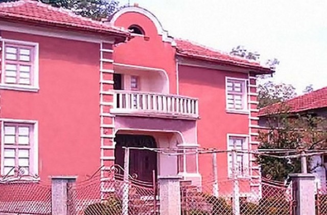 Започна ремонт на къщата- музей „Дан Колов” в село Сенник