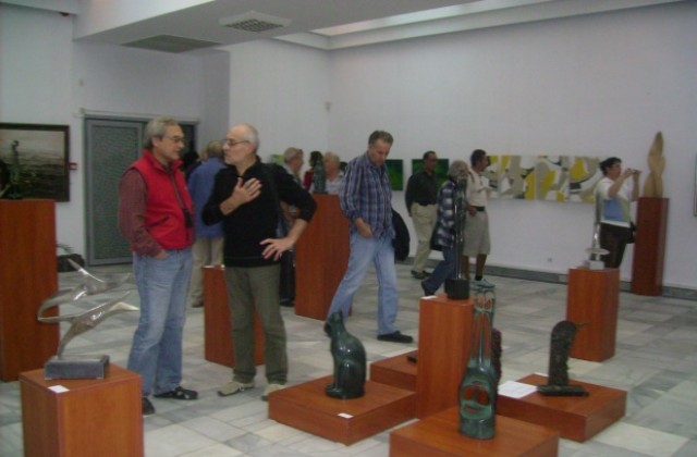 Изложбата По пътя на слънцето с приятели предизвика интереса на Кюстендил