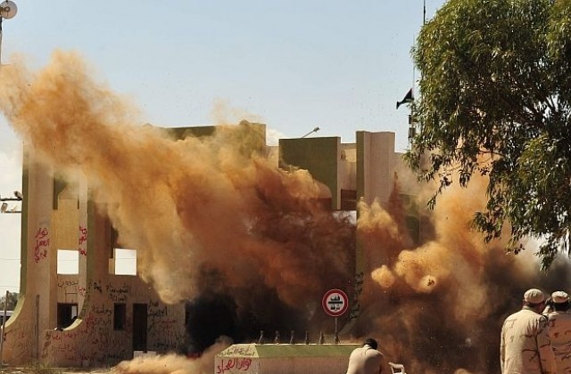 Улични боеве се водят в родния град на Кадафи