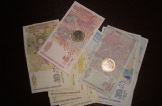 Продавач на дипломи-менте се опитал да подкупи полицай