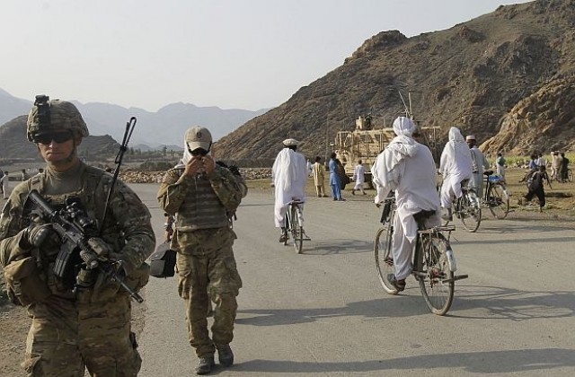 Едно десетилетие война в Афганистан