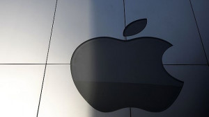 Нито знак за смъртта на Стив Джобс пред магазина на