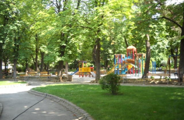 Спортно ходене в Градската градина на Дупница