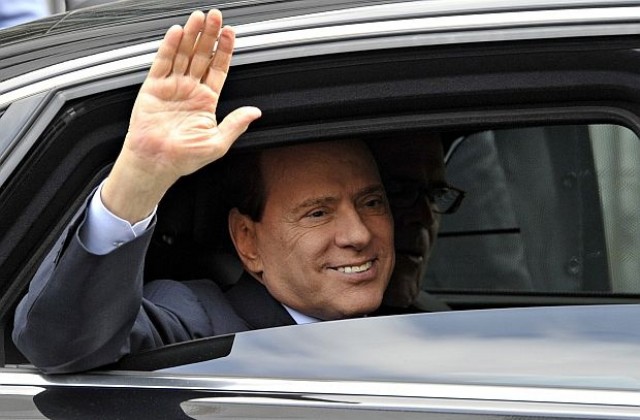 Берлускони нарече голяма саможертва оставането си начело на кабинета