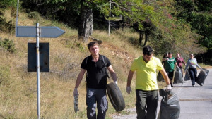 Младежи от четири страни чистиха и се любуваха на Врачанския