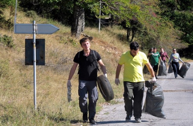 Младежи от четири страни чистиха и се любуваха на Врачанския Балкан
