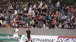 Засекли двама с ракия на мача Лудогорец Динамо Букурещ