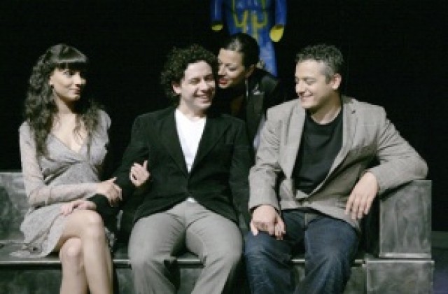 Канят младите хора в театъра с Формата на нещата