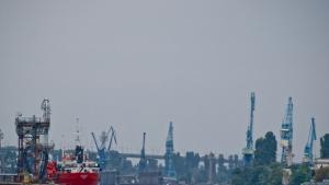 Режат лентата на нова инсталация на порт ВарнаЗапад