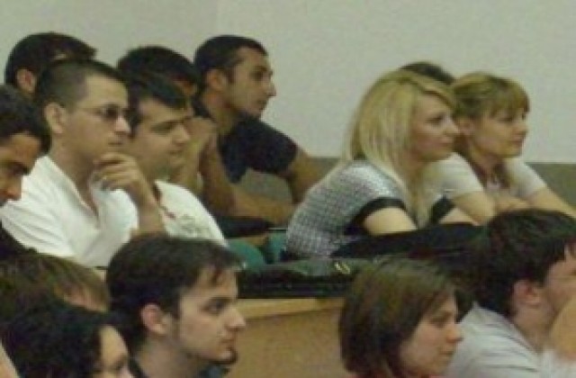 Набират предложения за Студент на годината