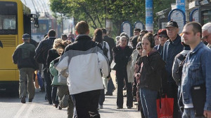 Обновяват 180 навеса на столични спирки до края на годината