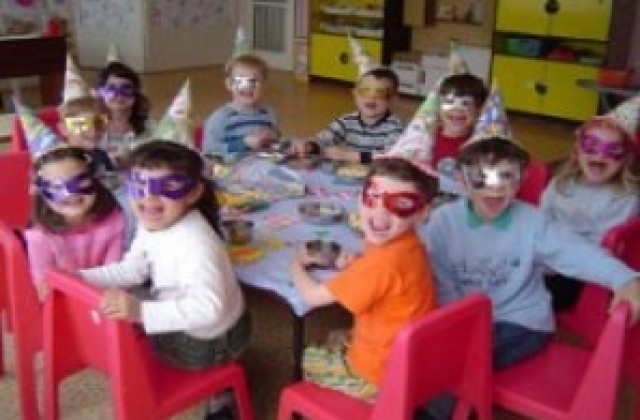 Децата от детска градина Радост 2 са настанени временно в нови помещения