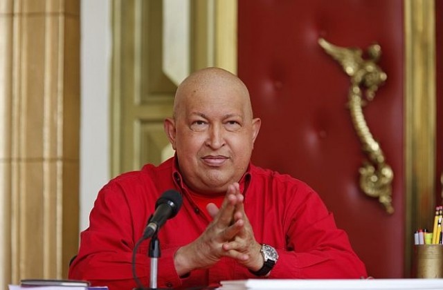 Уго Чавес съобщи, че е възстановил теглото си и отново му расте коса