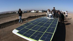 Със соларни автомобили през пустинята