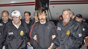 Търговецът на смърт вече пред съда