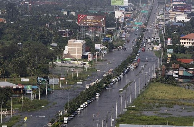 Тойота затвори временно три завода в Тайланд