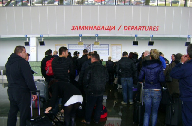 Спипаха молдовка с фалшиви документи на летището
