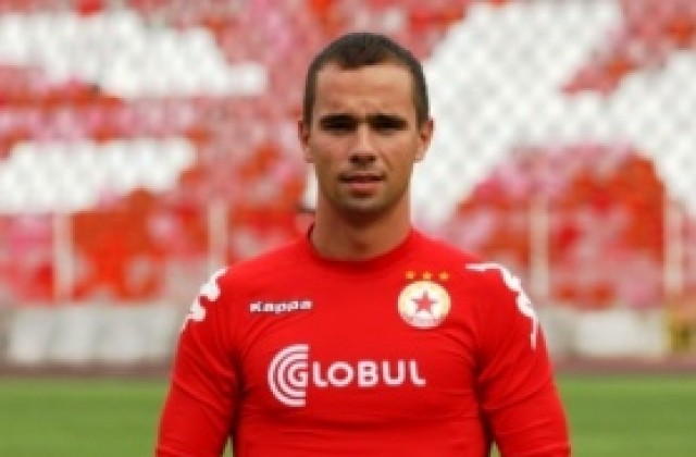 Защитник на ЦСКА обърна глезен, пропуска мача със Славия