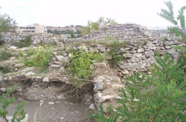 Калето крaй Мездра вече е общинско