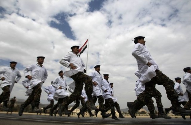 Хиляди изпълниха испанската столица заради годишния военен парад