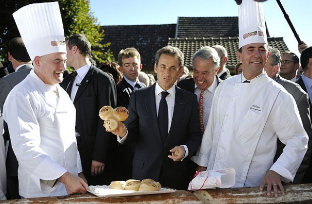 Саркози пропусна да плати сметката си в бар