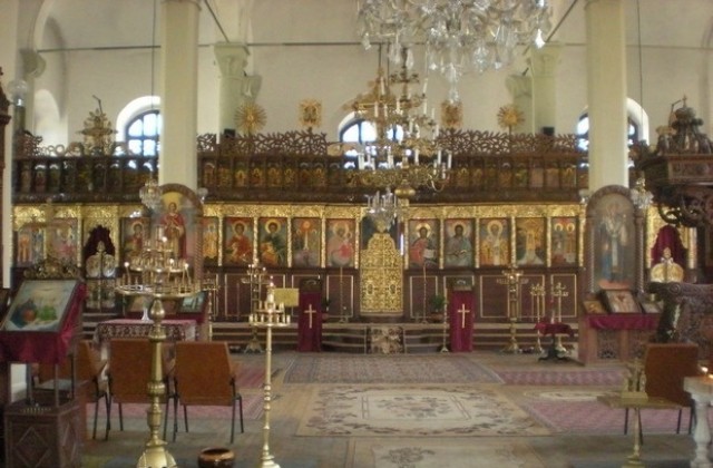 Почитаме Света Петка- покровителка на Габрово