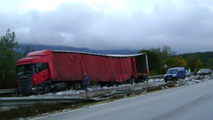 Фрезоват две отсечки на пътя Враца Мездра