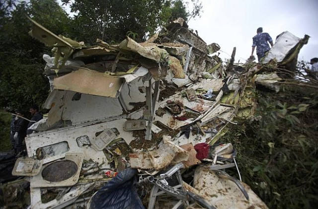 Самолет с 32 пътници се разби в Папуа-Нова Гвинея