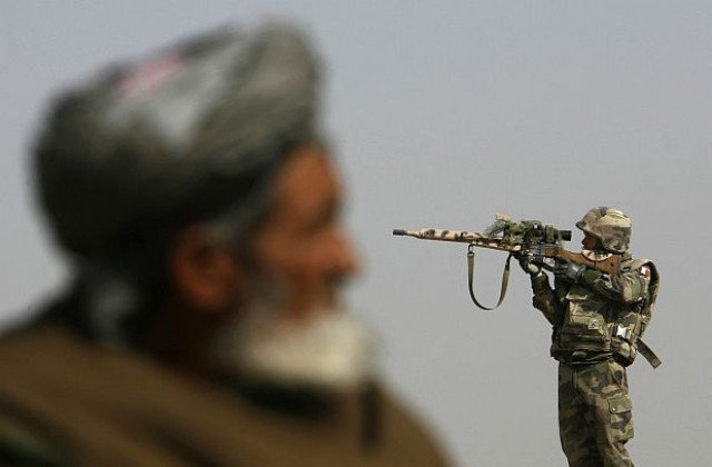 НАТО преувеличава военните си успехи в Афганистан, смятат експерти
