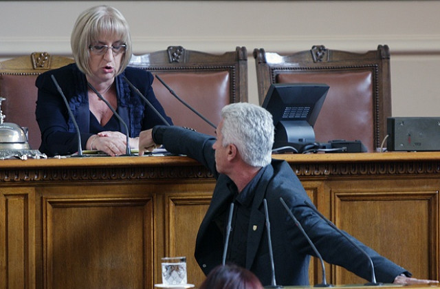 БСП и управляващите пак се караха в парламента