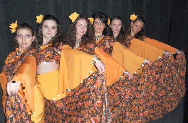 Шият над 100 юбилейни костюма на танцова формация Астра