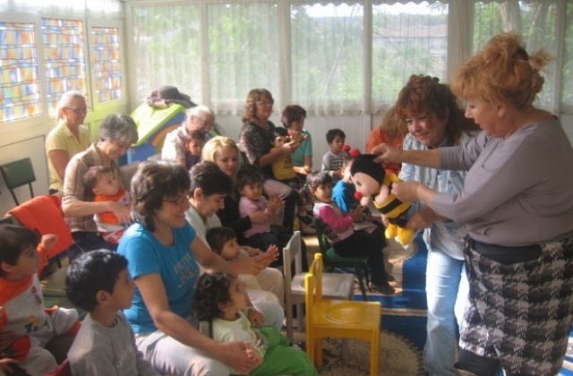 Куклотерапия за великотърновски деца в неравностойно положение