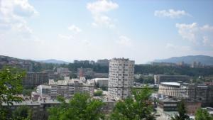 Доброволци оформят и почистват зелени площи днес в региона