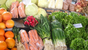 Инспектори санкционираха търговци от зеленчуковата борса