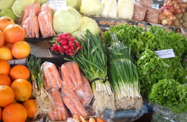 Инспектори санкционираха търговци от зеленчуковата борса