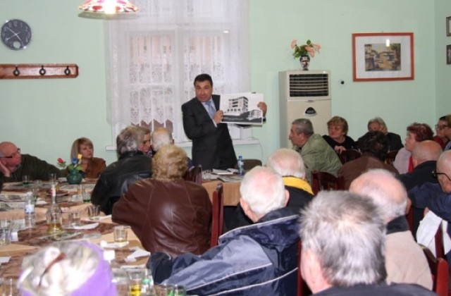 Николай Димитров се отчете пред „мъдреците” на общината