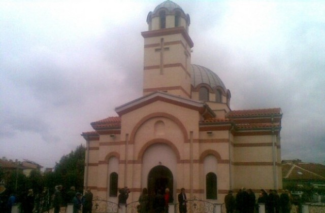 За два дни две църкви в Бургас