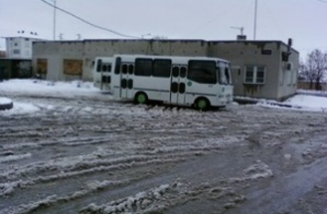 Пътищата в област Сливен са мокри, но проходими