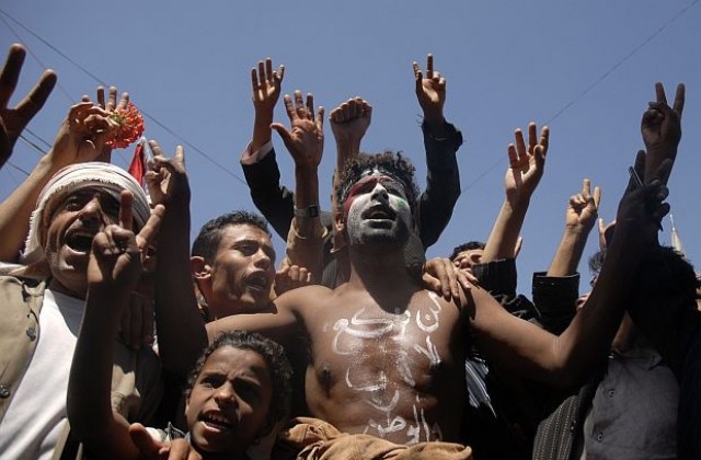 8 души бяха убити при сблъсъци в столицата на Йемен