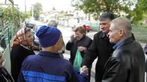 Атанас Атанасов и кандидатите за общински съветници разговаряха с живущите
