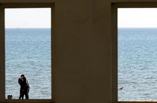10 български мъже се снимаха по сутиени в подкрепа на жените, засегнати от рак на гърдата