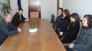 Млади висшисти стартират кариерата си в областната управа