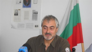 Доц Панайотов Морал в политиката има много малко но има