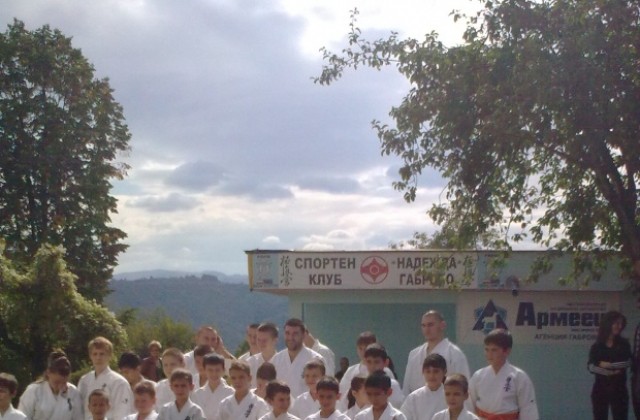 Отлично представяне за младите габровски каратеки