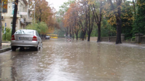 Затворени отсечки във Варненска област заради валежите