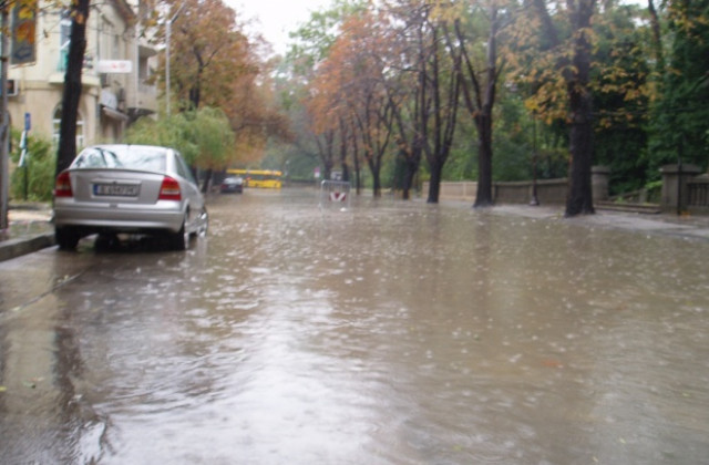 Затворени отсечки във Варненска област заради валежите