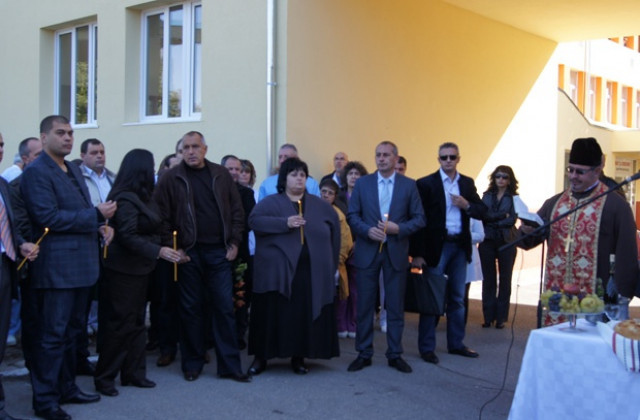 Премиерът в Монтана: Догодина ще стигате за по-малко от час до София