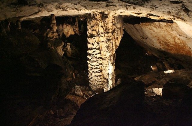 Наши спелеолози откриха пещера с дълбочина над 1000 метра в Албания