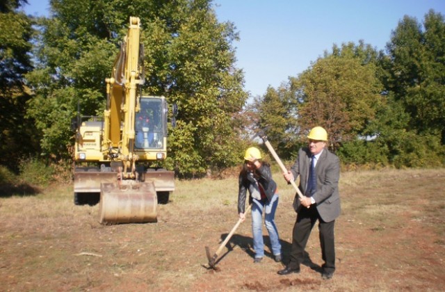 Започна ремонтът на стадиона в Криводол